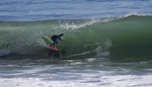 Con alerta de marejadas comienza circuito nacional de surf en Puertecillo