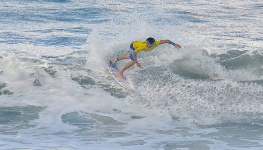 Jessica Anderson y Guillermo Satt, destacan en el mundial de surf en Costa Rica