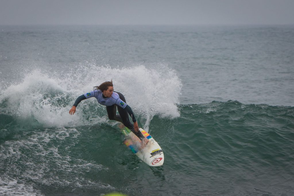 Registro de la ariqueña Lorena Fica en la última edición del Mundial de Surf Femenino.