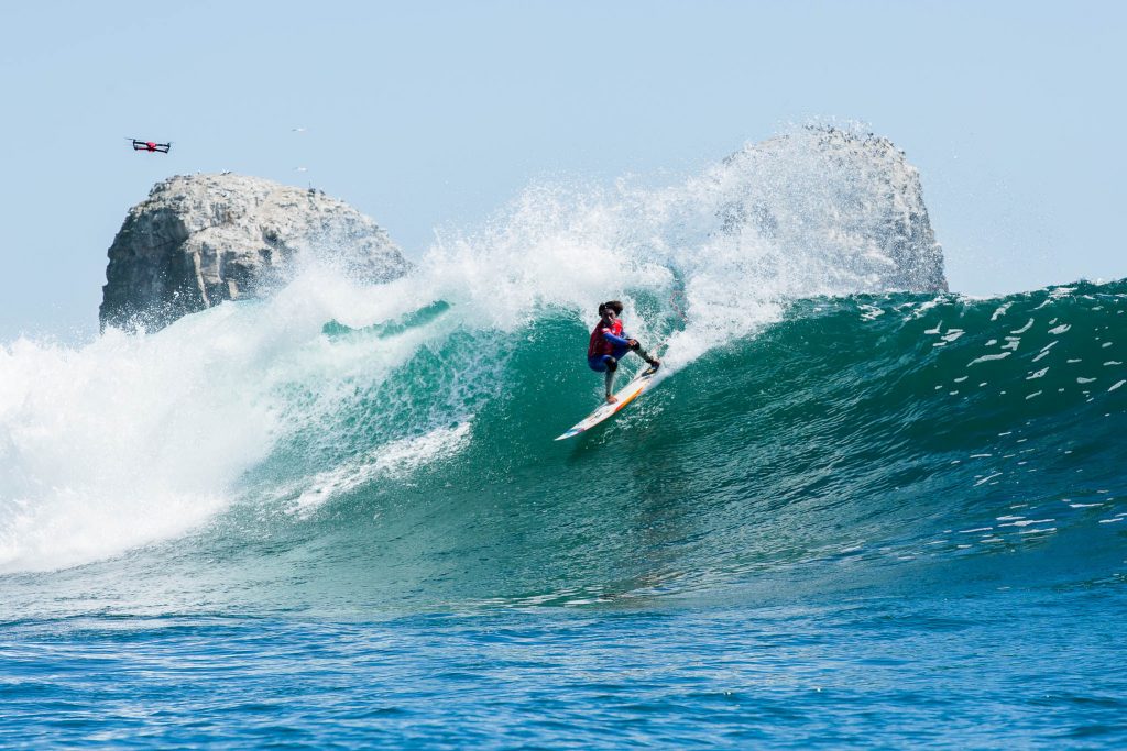 Las competidoras se preparan para las izquierdas de Punta de Lobos.