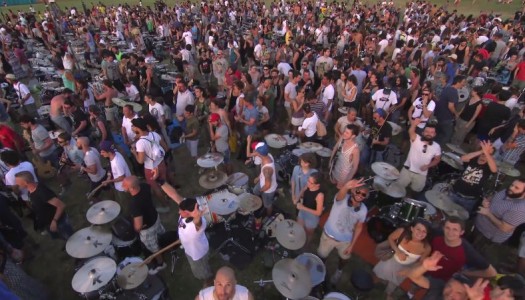 Mil fans de Foo Fighters tocaron “Learn To Fly” para que la banda haga show en su ciudad