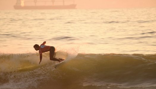 Surfistas animaron la fiesta del Volcom Sunset Session