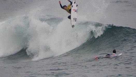 Danilo Cerda gana en Iquique y lidera Circuito Nacional de Surf