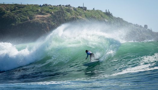 Pichilemina Natalia Escobar fue la figura en apertura del Circuito Mundial de Surf Femenino en Punta de Lobos