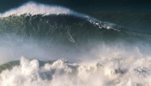 Rodrigo Koxa y Rafa Tapia buscan en Chile la ola más grande del mundo