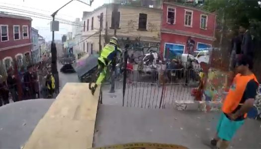 Brasileño se salva de accidentar en el “Valparaíso Cerro Abajo”