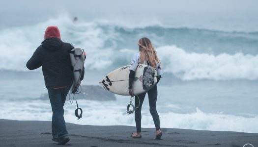 Surfistas superan las inclemencias de la lluvia y el frío Día 2 Pacífico Roots Cobquecura Surf 2019