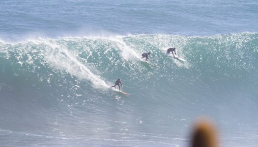 Surfistas se preparan en olas de hasta 6 metros para  competir en los Triales de Punta de Lobos