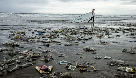resurfclaje : la Sala de Shape que reutiliza el plástico reciclado de la playa.